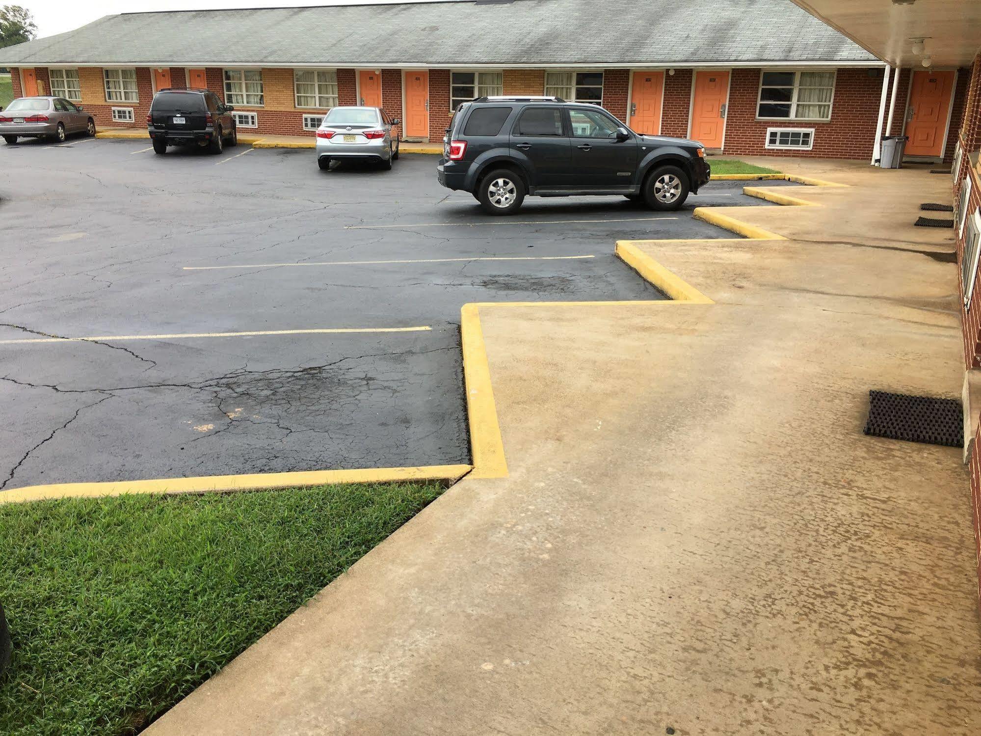 Travel Inn By Oyo Danville Us-29 Dış mekan fotoğraf